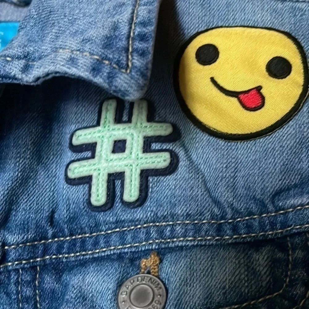 GAP Kids Girls Large‎ (10-11) Graphic Jean Jacket With Patches Light Wash Cotton